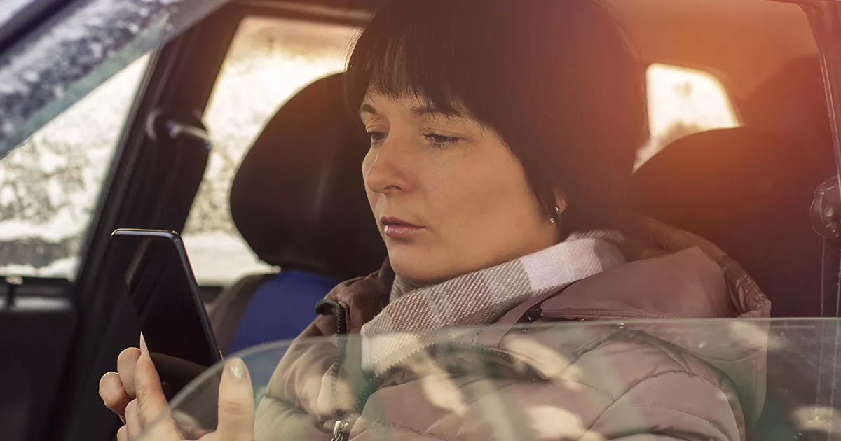 Stworzyłem profil na Tinderze dla mojej samotnej mamy - i natychmiast tego pożałowałem, gdy zobaczyłem, kto do niej pisze