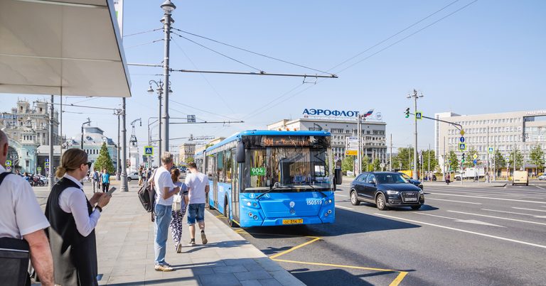 WSIADŁ DO POCIĄGU BEZ BUTÓW, A WYSZEDŁ Z WIĘCEJ NIŻ PARĄ.
