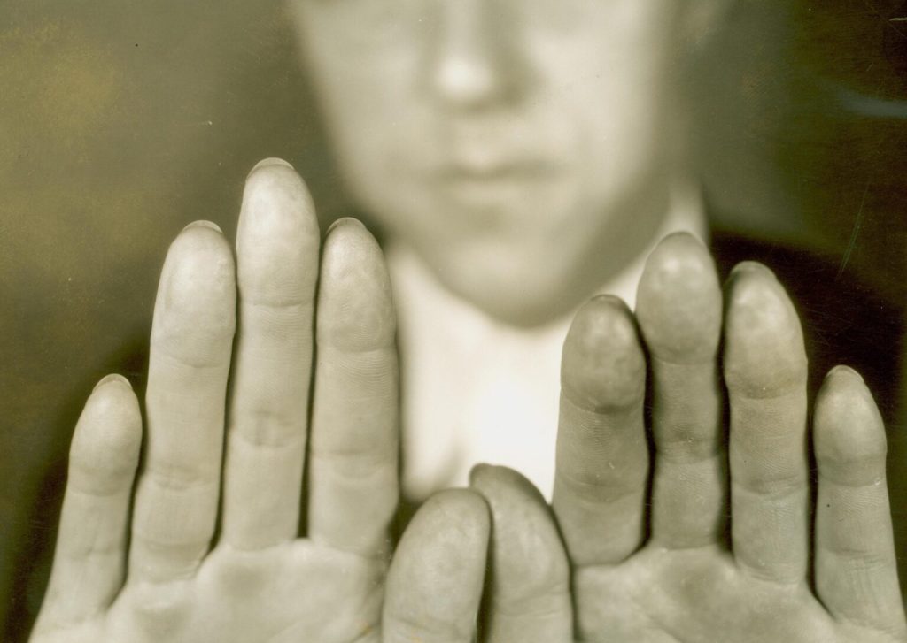 Upiorne historyczne fotografie i ich ukryte historie