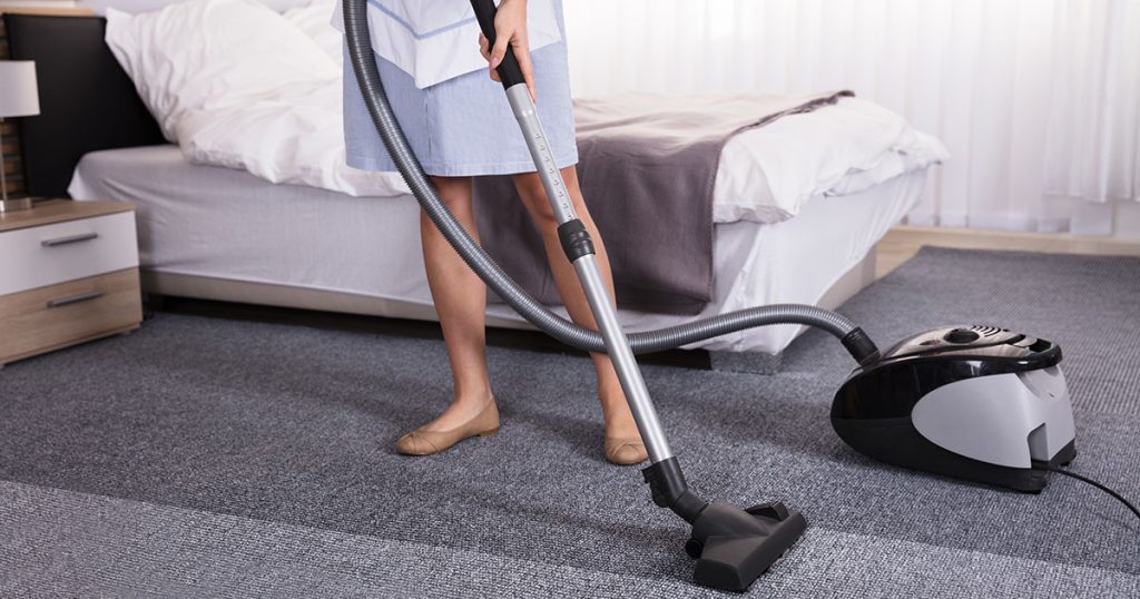 Najlepszy przyjaciel mojego męża wprowadził się kilka tygodni temu, oczekując, że po nim posprzątam - mój mąż stanął po jego stronie, a ja dałam im nauczkę