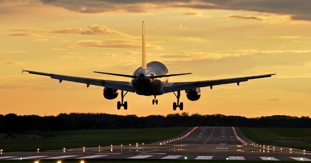 Stewardesa podeszła do mnie i powiedziała: „Zostań po wylądowaniu, proszę, pilot chce z tobą porozmawiać osobiście”.