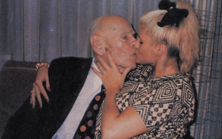 „Młoda dziewczyna poślubiona starszemu mężczyźnie”: Jak młoda modelka Anna Nicole Smith została żoną 90-letniego potentata?