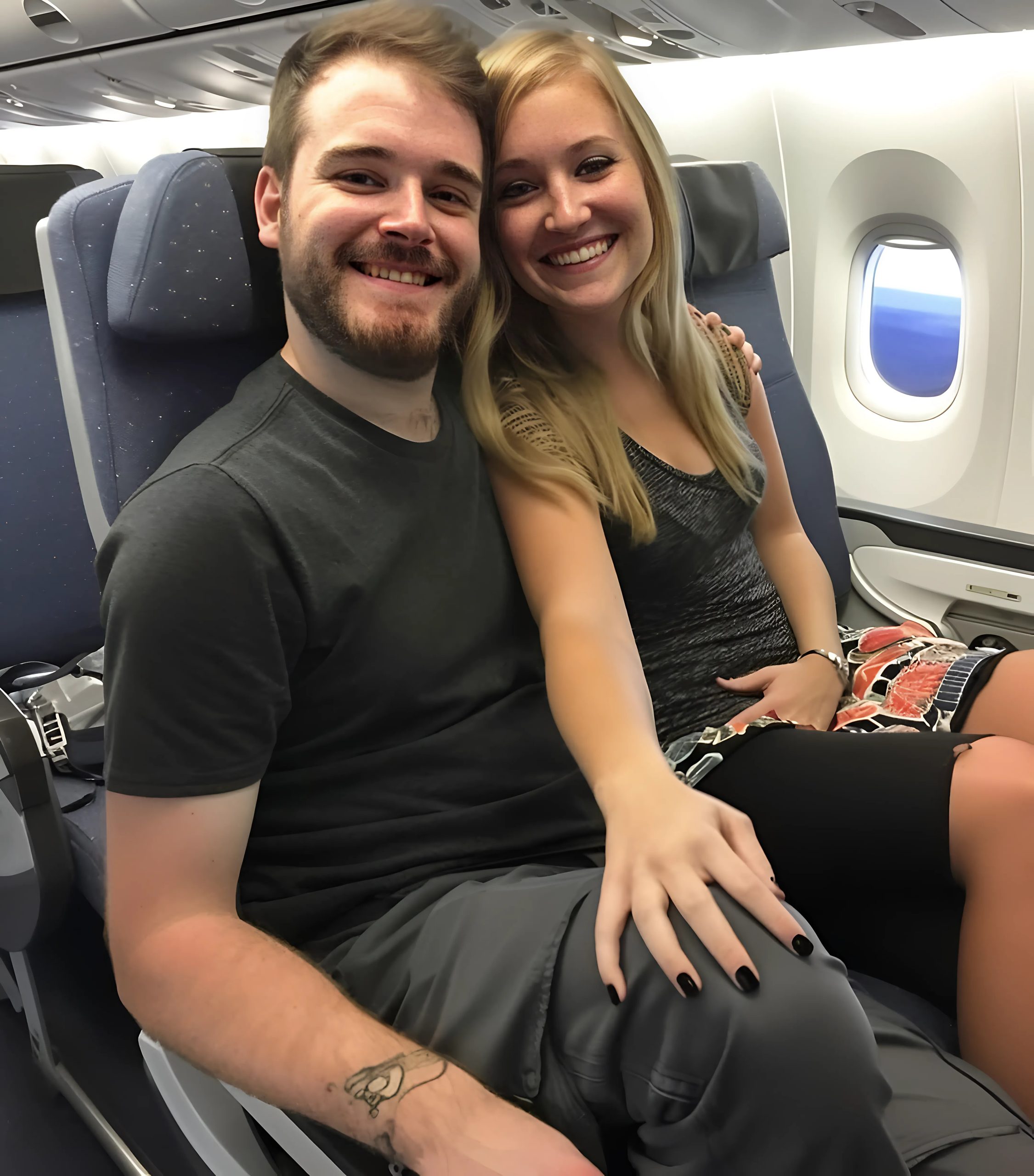 BOSEGO CHŁOPCA UKRYWAJĄCEGO SIĘ W TOALECIE NASZEGO SAMOLOTU I NIE POZWOLIŁ MI ODEJŚĆ.