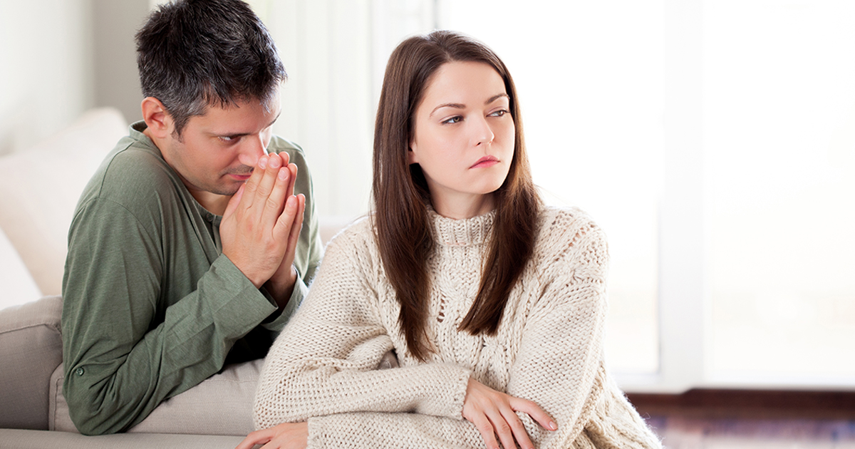 Po 10 latach małżeństwa mój mąż popełnił błąd i nazwał mnie imieniem innej kobiety – to, co potem się dowiedziałam, całkowicie mnie zniszczyło.