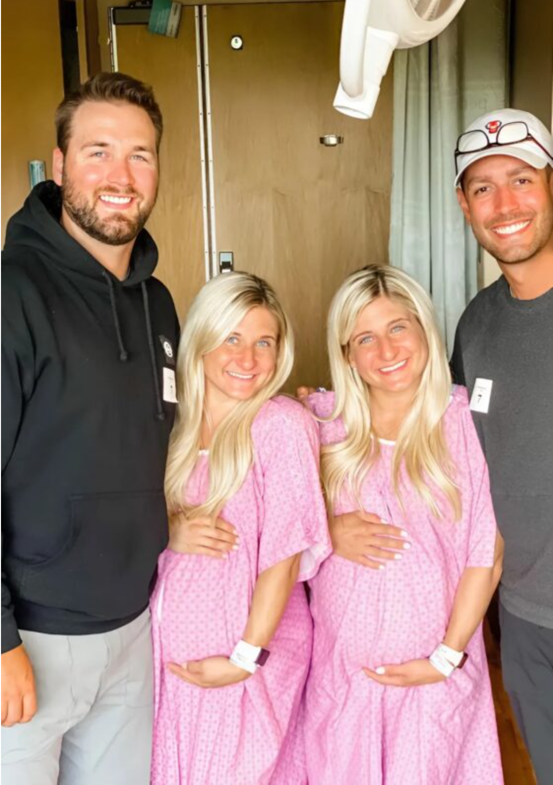 Kuzyni spotkali siostry bliźniaczki na wakacjach ...