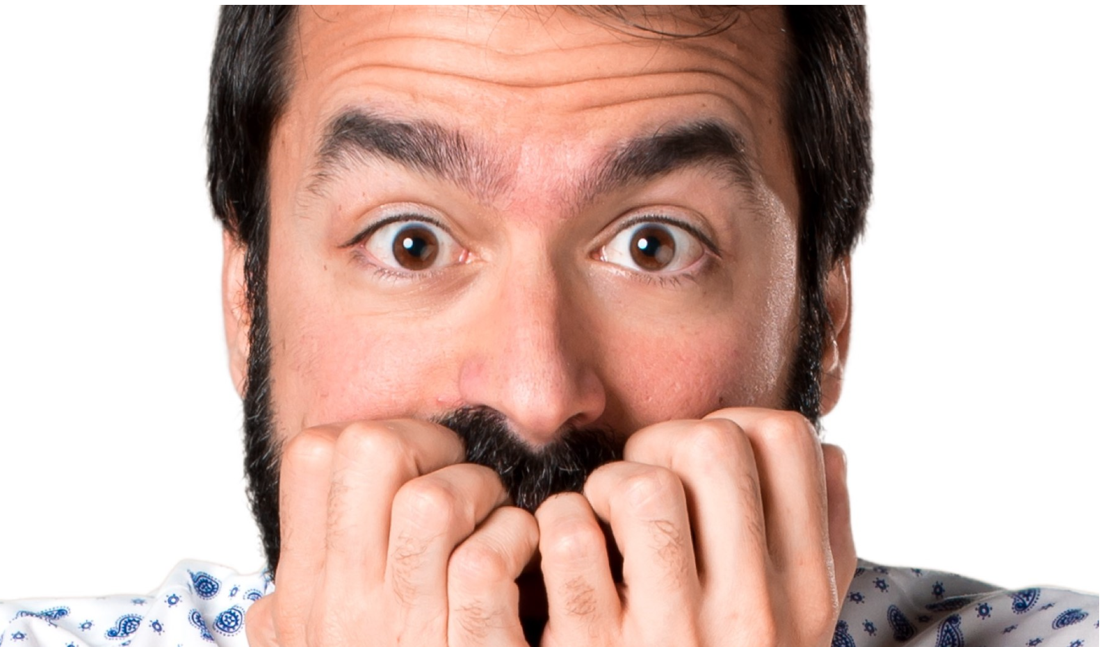 Widziałem, jak dziecko w autobusie szkolnym uderzało się o tylną szybę i wołało o pomoc.