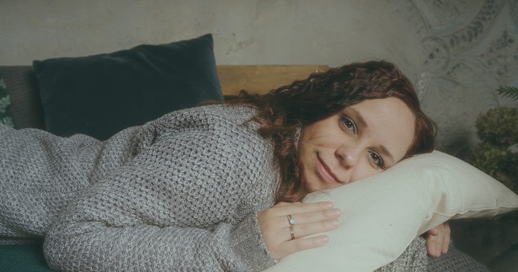 ZNALAZŁAM KORONKOWY SZLAFROK UKRYTY W SZAFIE MOJEGO MĘŻA - A POTEM ZOBACZYŁAM GO NA MOJEJ MACOSZE.