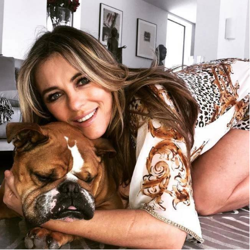 Czy wiesz, że Elizabeth Hurley ma już 53 lata? Jest taka piękna!