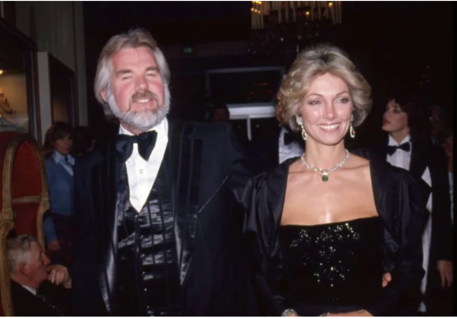 Te bliźniaki zostały pozostawione bez ojca w wieku 15 lat i urodziły się, gdy ich ojciec miał 61 lat. O kim mówimy?