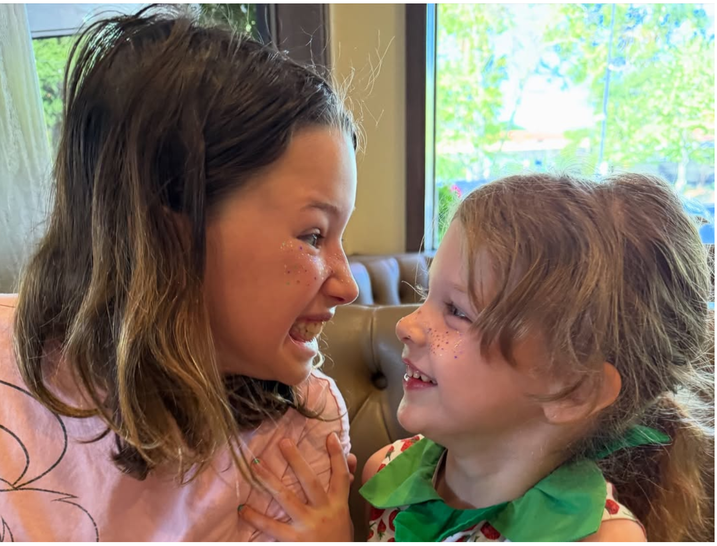 Piękno przekazywane w linii genetycznej. Milla Jovovich pokazała zdjęcie swojej matki i córek