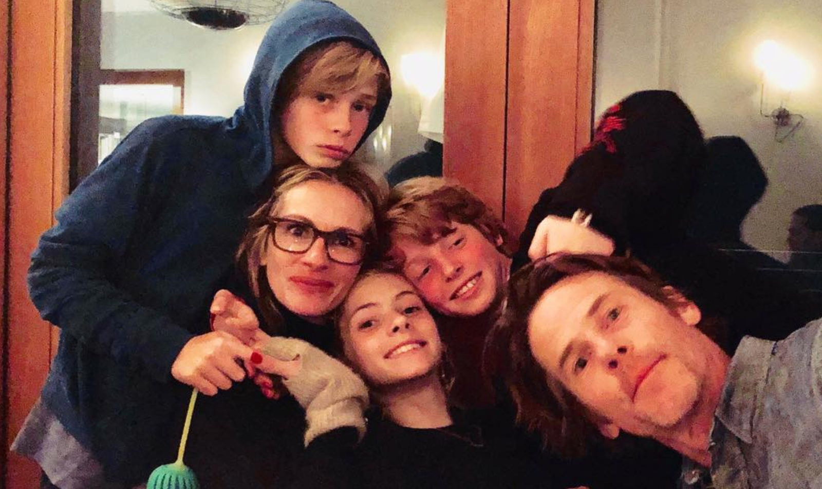 Na koniec Roberts pochwaliła się swoimi przystojnymi spadkobiercami