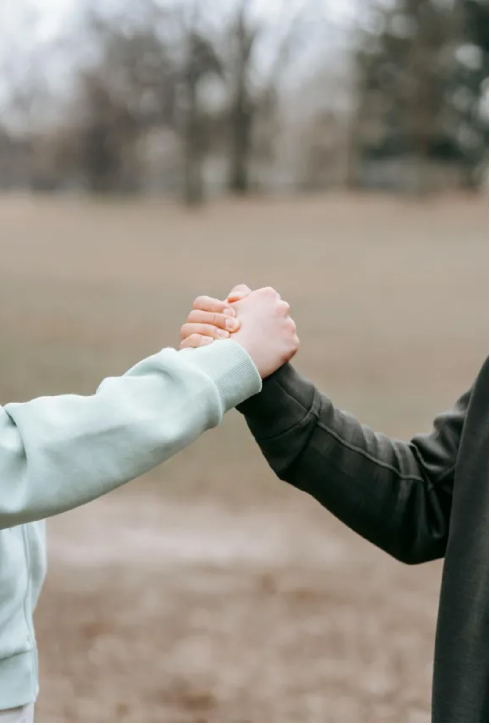 Moja matka zostawiła 10-letniego mnie, abym wychowywał jej „idealnego syna”, ale moja babcia kazała jej za to zapłacić