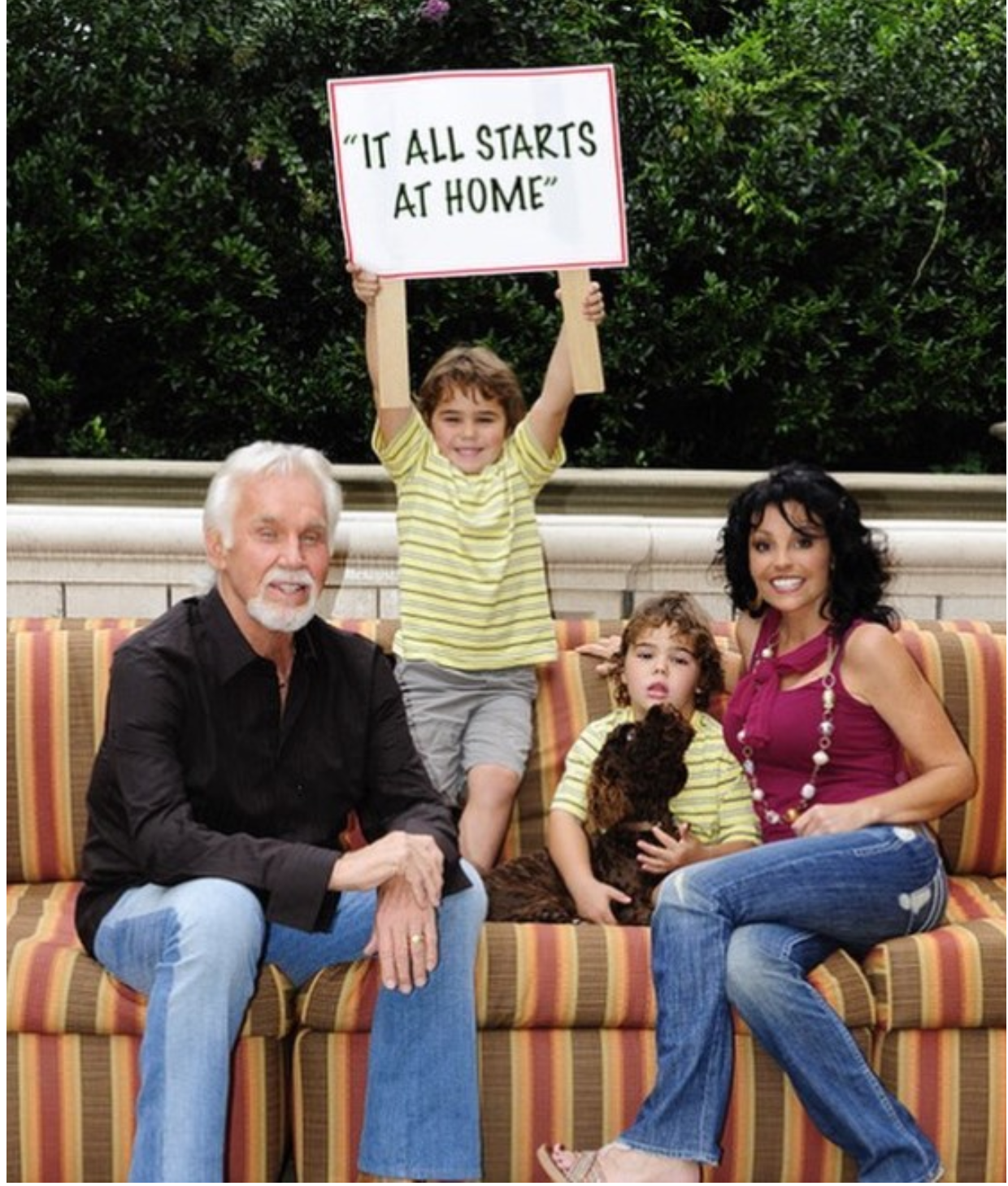 Te bliźniaki zostały pozostawione bez ojca w wieku 15 lat i urodziły się, gdy ich ojciec miał 61 lat. O kim mówimy?