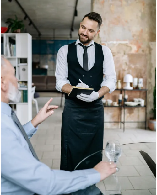 Mój mąż zaprosił mnie do eleganckiej restauracji z okazji naszej rocznicy, ale pozwolił mi zamówić tylko tanią sałatkę — tego wyjątkowego dnia nie zapomni.