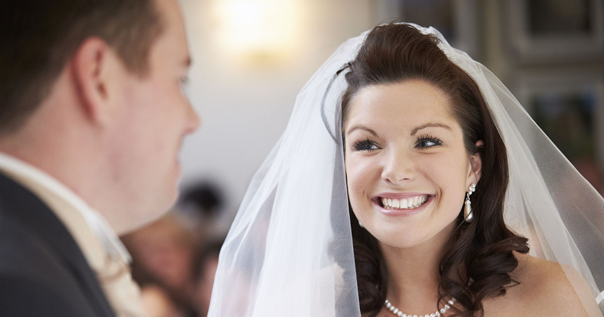 MOI RODZICE ODMÓWILI PRZYJŚCIA NA MÓJ ŚLUB, PONIEWAŻ MÓJ NARZECZONY BYŁ BIEDNY - SPOTKALIŚMY SIĘ 10 LAT PÓŹNIEJ I BŁAGALI O ODNOWIENIE ZWIĄZKU