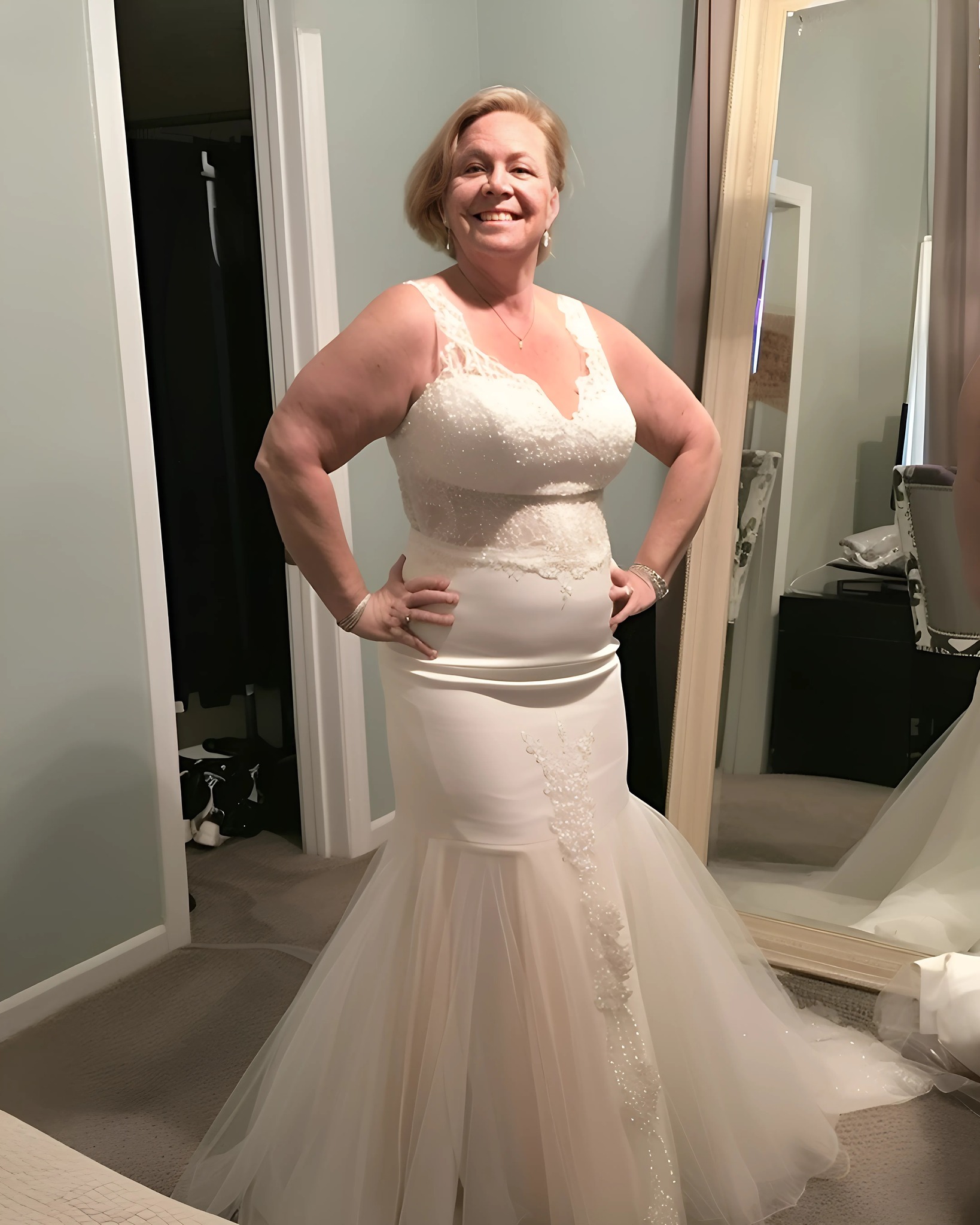 NIEUPRZEJMY SPRZEDAWCA WYŚMIEWA NIECHLUJNIE UBRANĄ STARSZĄ KOBIETĘ W SKLEPIE Z SUKNIAMI ŚLUBNYMI, NIE WIEDZĄC, KIM ONA NAPRAWDĘ JEST.