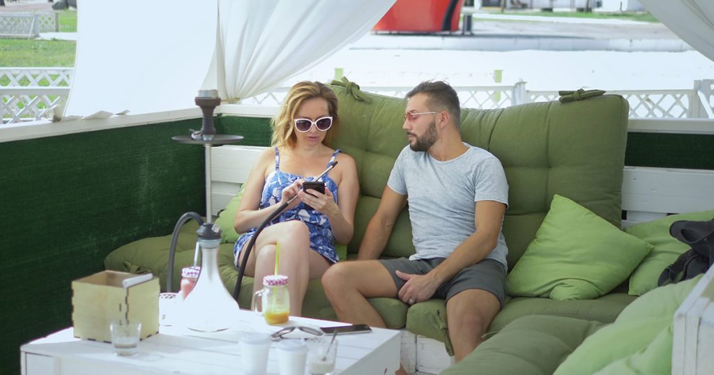 Pożyczyłem bratu 5000 dolarów, aby pomóc mu w spłacie kredytu hipotecznego, ale dowiedziałem się, że zamiast tego wyjechał na kosztowne wakacje.