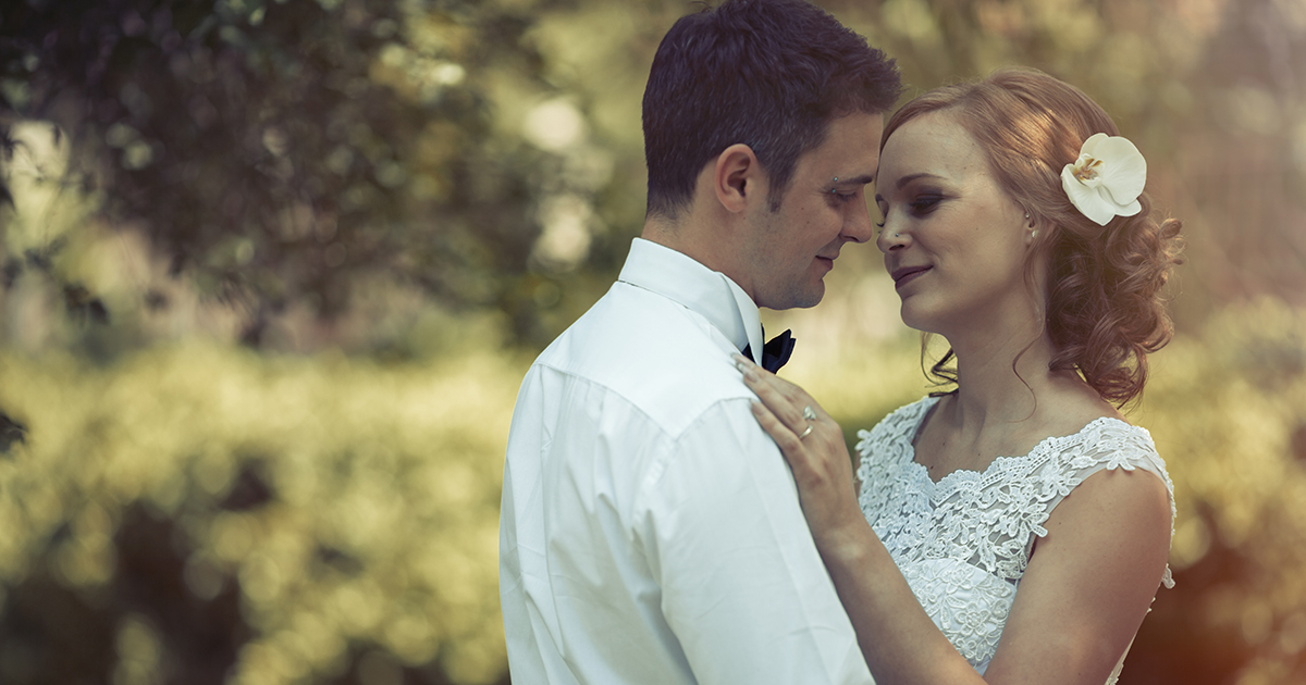 MOI RODZICE ODMÓWILI PRZYJŚCIA NA MÓJ ŚLUB, PONIEWAŻ MÓJ NARZECZONY BYŁ BIEDNY - SPOTKALIŚMY SIĘ 10 LAT PÓŹNIEJ I BŁAGALI O ODNOWIENIE ZWIĄZKU