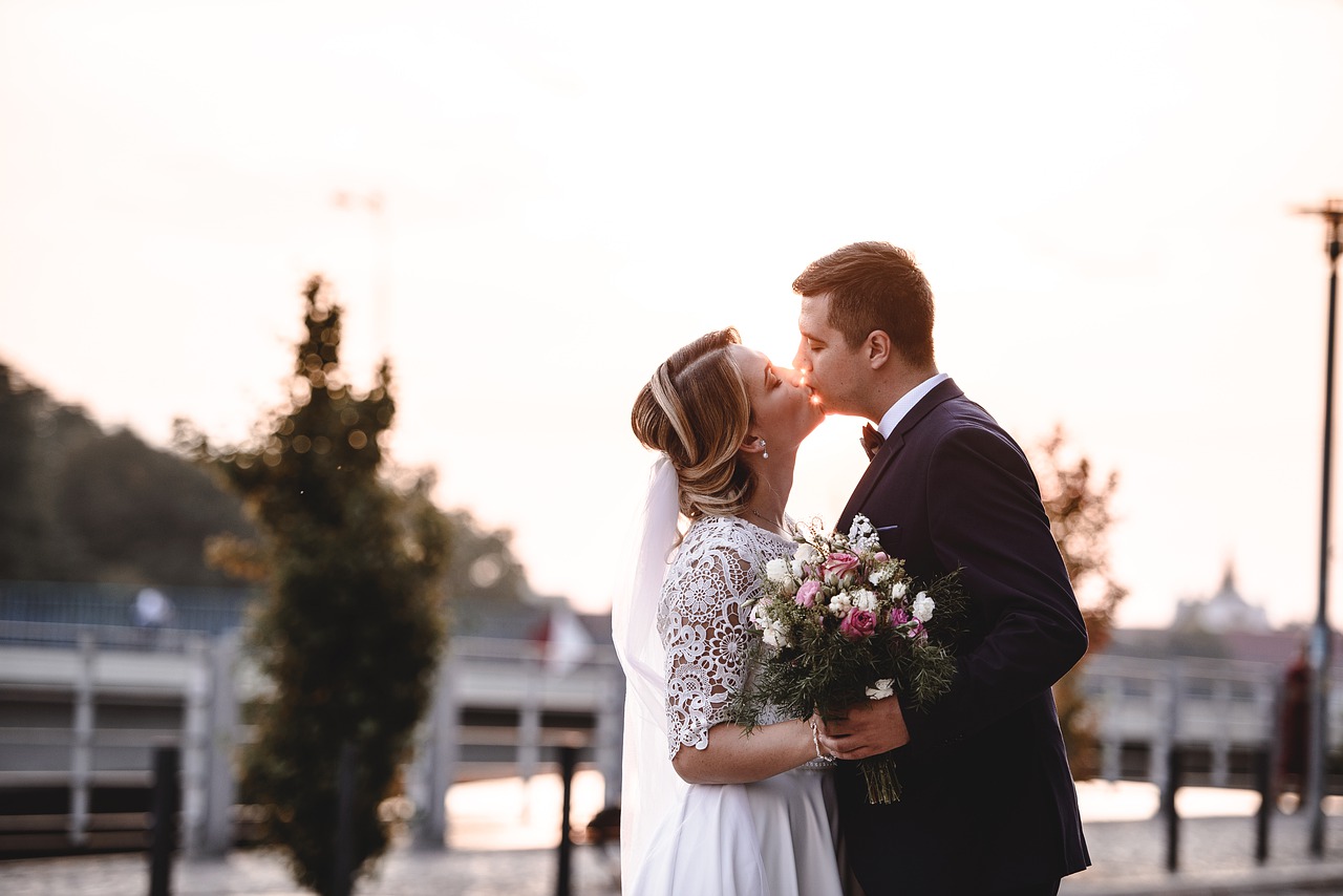 MOI RODZICE ODMÓWILI PRZYJŚCIA NA MÓJ ŚLUB, PONIEWAŻ MÓJ NARZECZONY BYŁ BIEDNY - SPOTKALIŚMY SIĘ 10 LAT PÓŹNIEJ I BŁAGALI O ODNOWIENIE ZWIĄZKU