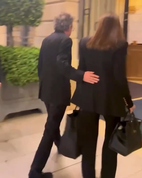 Mąż Moniki Bellucci nie zachowuje się wobec niej zbyt dżentelmeńsko...
