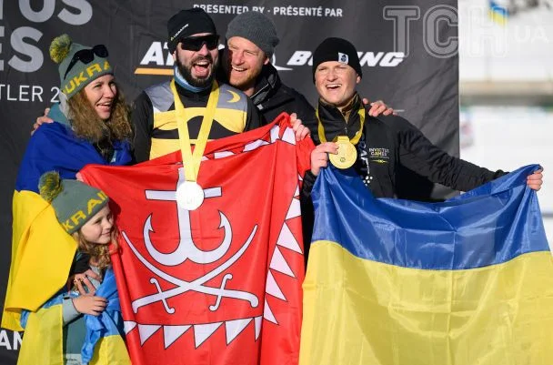 Książę Harry okazał wsparcie Ukrainie, zakładając kurtkę z herbem.