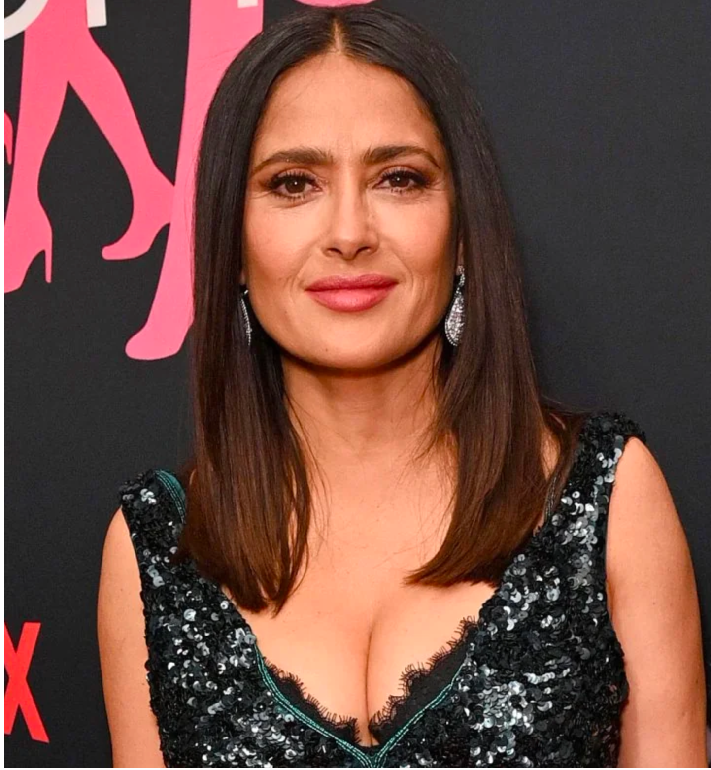 Nawet bez makijażu wygląda nieskazitelnie.