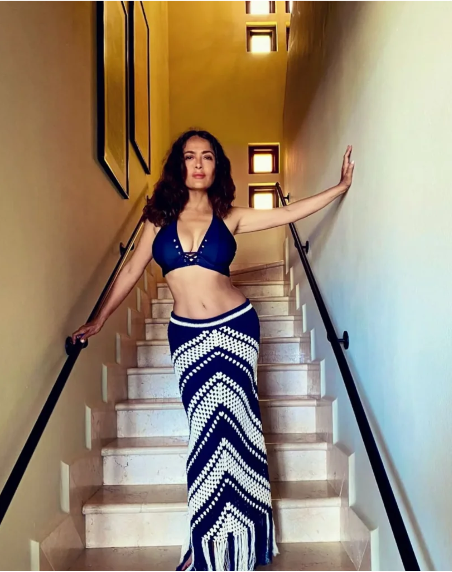 Nawet bez makijażu wygląda nieskazitelnie.