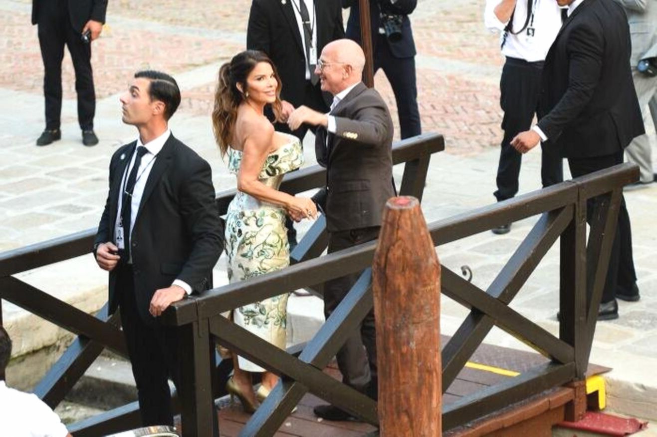 55-letnia Meksykanka z trójką dzieci odciągnęła miliardera Bezosa od rodziny, a on kupił jej Wenecję na trzydniowe wesele.