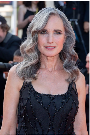 Andy MacDowell — przykład kobiecości i elegancji. Tak właśnie powinna wyglądać kobieta w jej wieku!