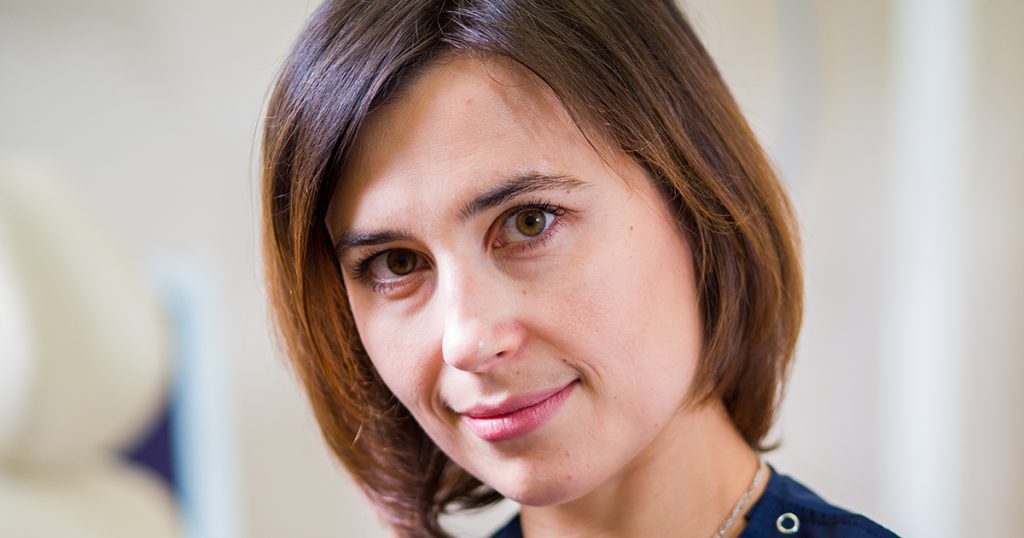 Nieznajoma kobieta, która twierdziła, że jest moją matką, pojawiła się z dokumentami, mówiąc, że wszystko, co wiedziałam o swoim dzieciństwie, było kłamstwem.