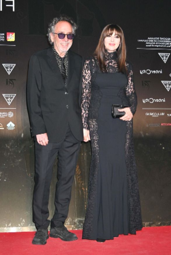 Monika pojawiła się publicznie w eleganckiej, półprzezroczystej sukience.