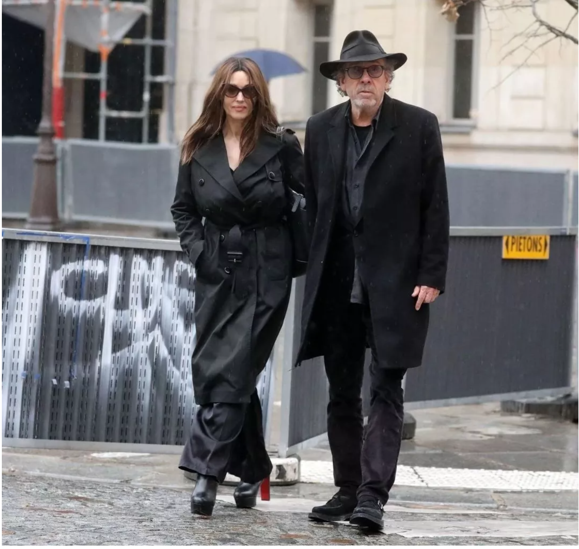 Mąż Moniki Bellucci nie zachowuje się wobec niej zbyt dżentelmeńsko...