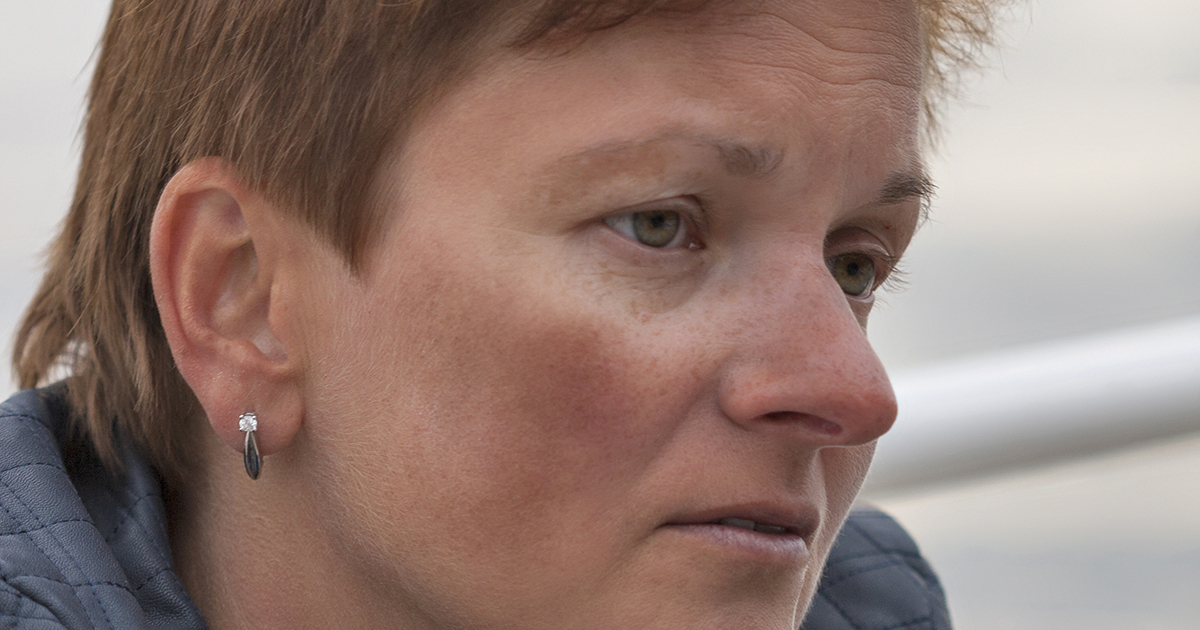 Nieznajoma kobieta, która twierdziła, że jest moją matką, pojawiła się z dokumentami, mówiąc, że wszystko, co wiedziałam o swoim dzieciństwie, było kłamstwem.