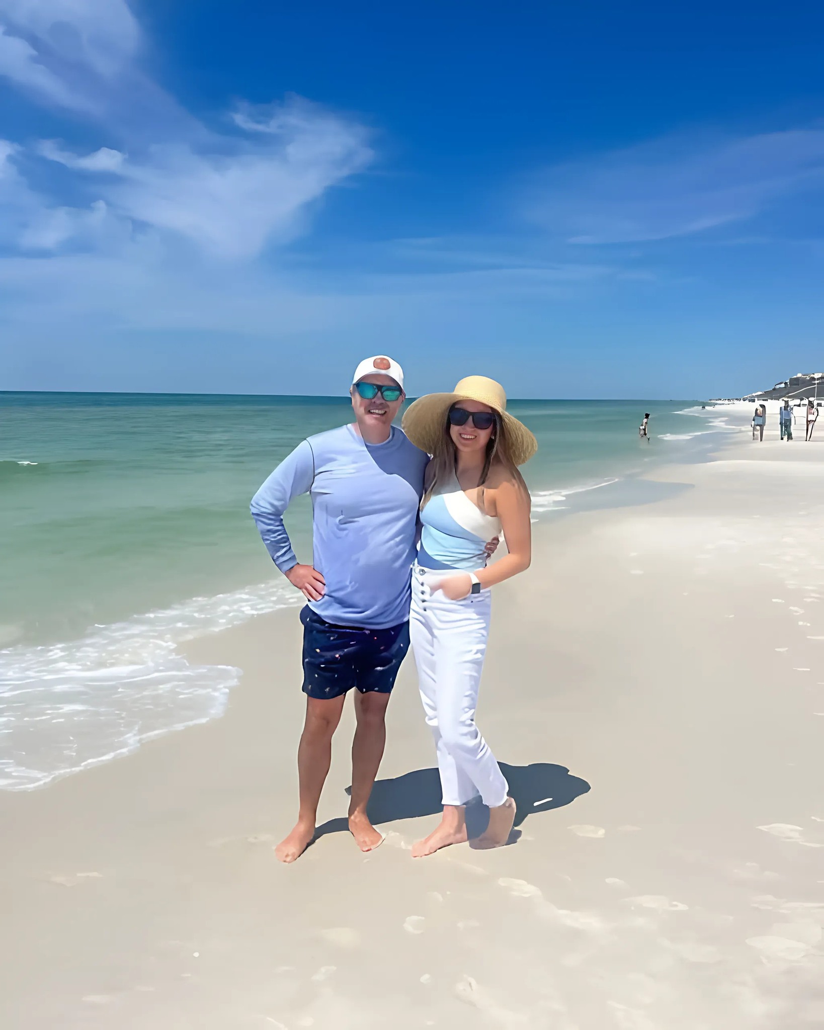 POJECHAŁAM NA WAKACJE Z MĘŻCZYZNĄ MOICH MARZEŃ — WSZYSTKO BYŁO IDEALNE, AŻ DO CHWILI, KIEDY MÓJ BYŁY WTRĄCIŁ SIĘ DO NASZEGO POKOJU.