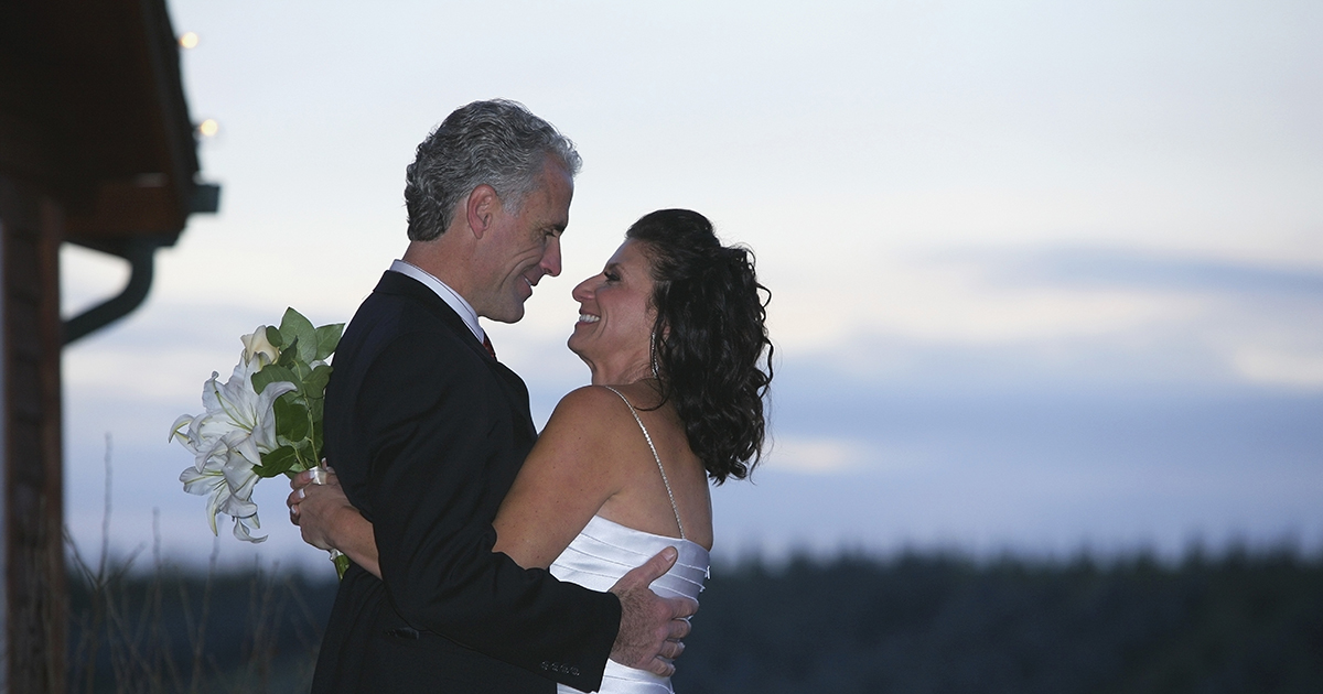 POJECHAŁAM NA WAKACJE Z MĘŻCZYZNĄ MOICH MARZEŃ — WSZYSTKO BYŁO IDEALNE, AŻ DO CHWILI, KIEDY MÓJ BYŁY WTRĄCIŁ SIĘ DO NASZEGO POKOJU.