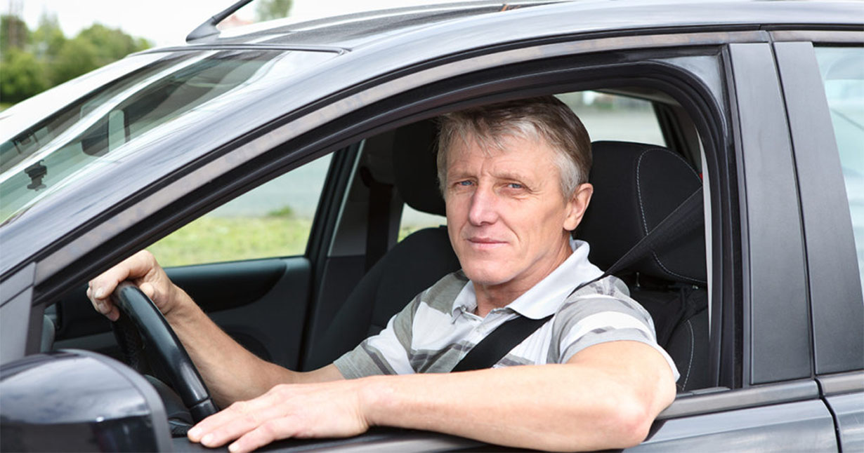 Zgodziłem się pożyczyć sąsiadowi samochód na cały dzień. Następnie został aresztowany, a ja zostałem oskarżony o popełnione przez niego wykroczenia.