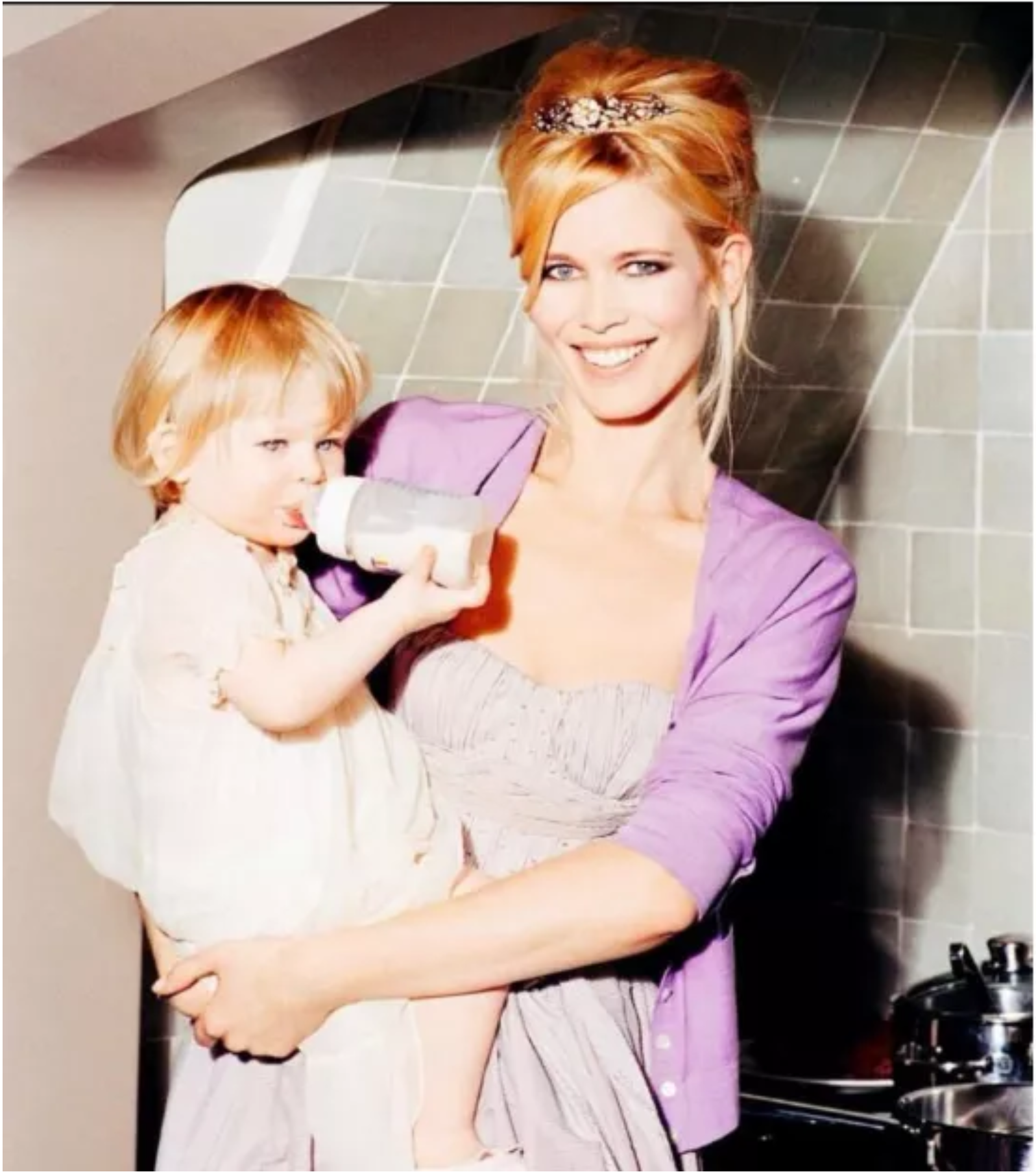 Shiffer pochwaliła się swoją córką. Dziewczynka wyrosła na piękność.