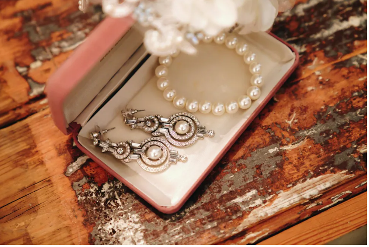 Byłam przekonana, że z nami mieszka córka mojego męża, aż pewnego dnia wróciłam do domu wcześniej.