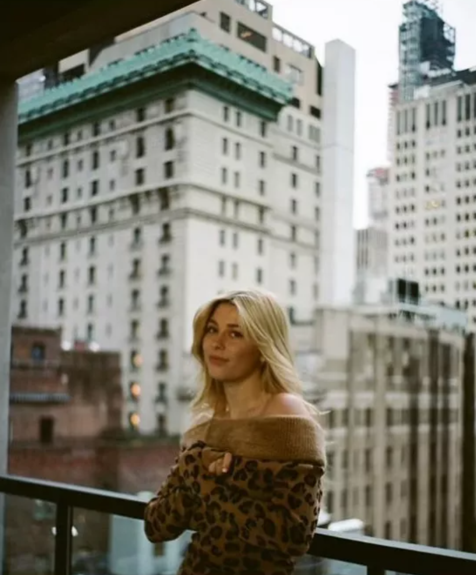 Shiffer pochwaliła się swoją córką. Dziewczynka wyrosła na piękność.