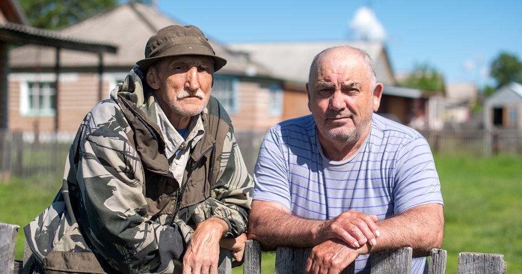 Sąsiedzi zainstalowali kamerę skierowaną na moje podwórko – dałam im nauczkę bez sądu.