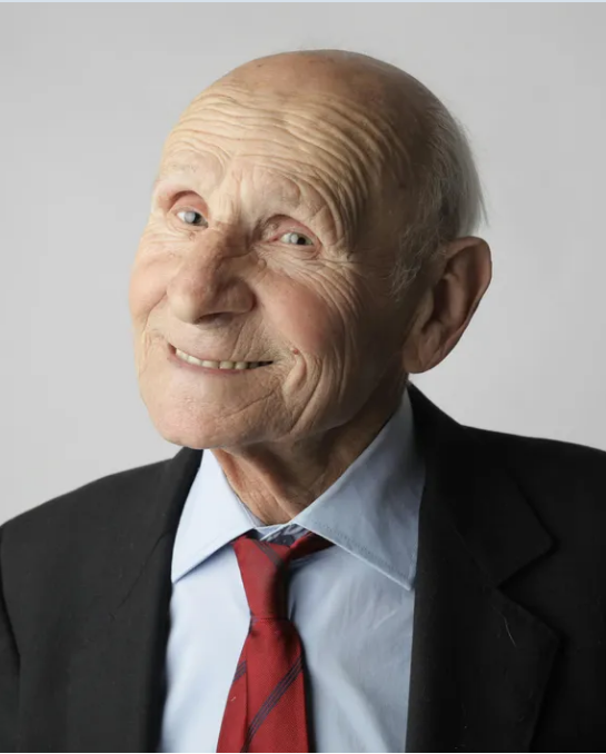 Starszy nauczyciel zapłacił za posiłek zmarzniętego chłopca — chłopiec zwrócił mu pieniądze siedem lat później.