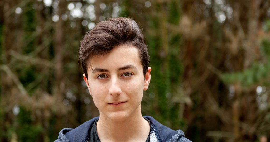 Ojciec honoruje nastolatka, który zabrał jego autystycznego syna na bal maturalny.