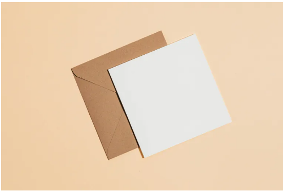 Starszy nauczyciel zapłacił za posiłek zmarzniętego chłopca — chłopiec zwrócił mu pieniądze siedem lat później.