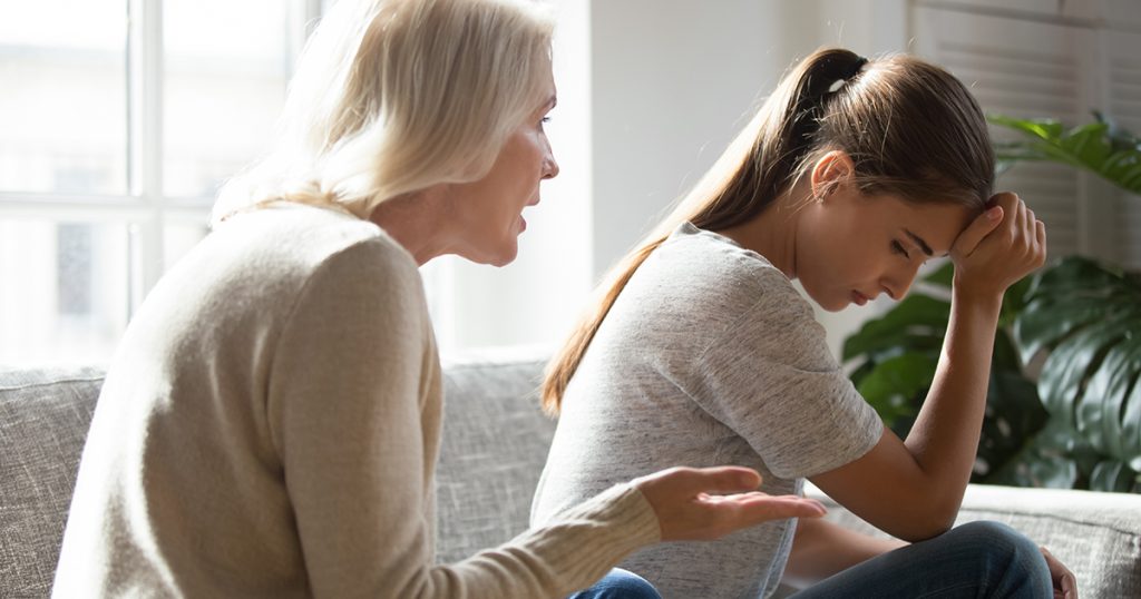 Po śmierci męża teściowa zmieniła zamki i wyrzuciła mnie i moje dzieci — ten czyn okazał się jej największym błędem.