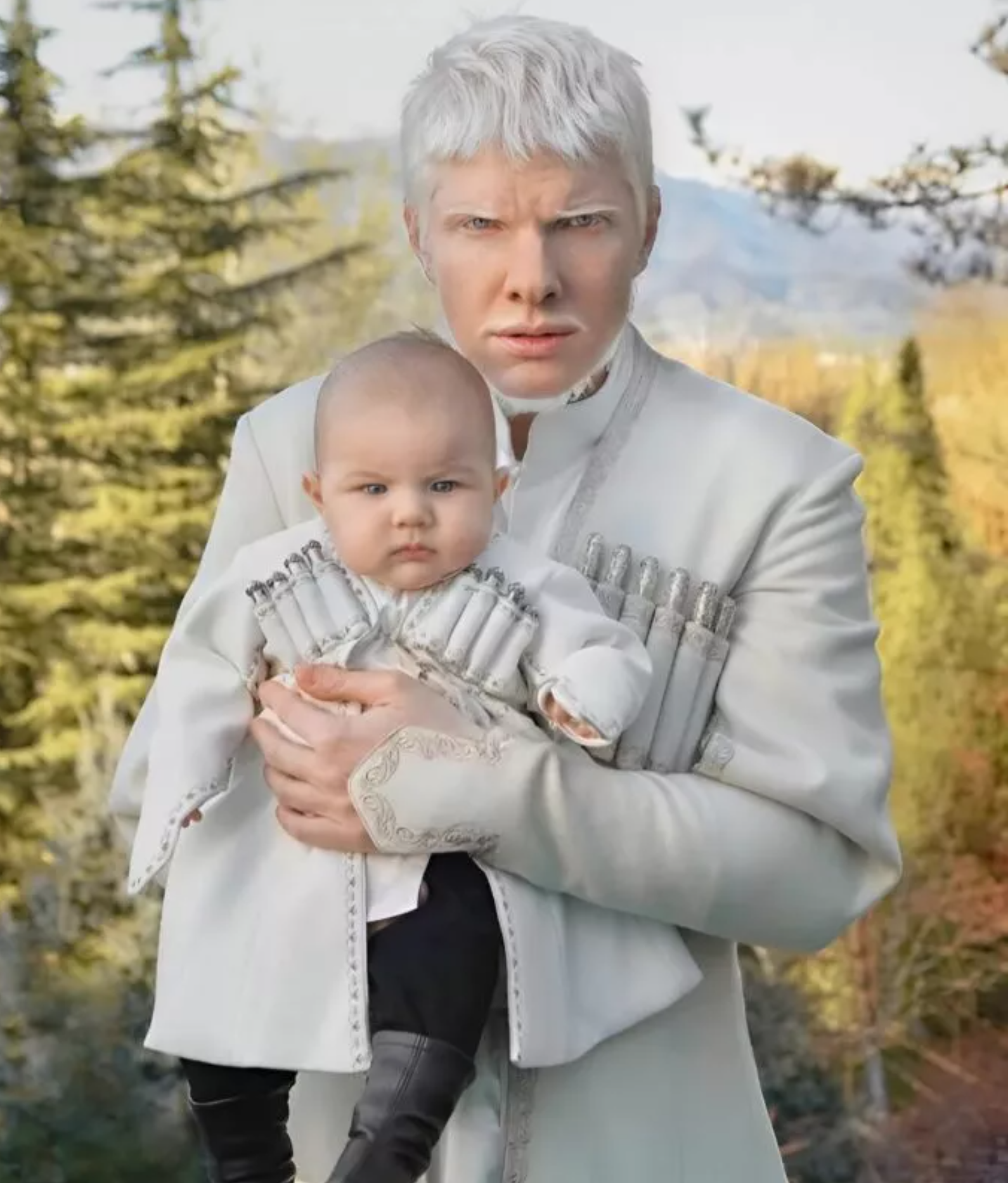 Mężczyzna o rzadkiej urodzie wychowuje dwoje dzieci urodzonych w małżeństwie z modelką.