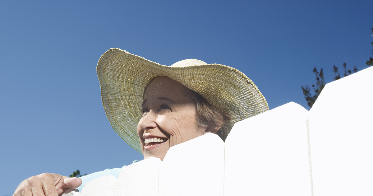 Sąsiedzi zainstalowali kamerę skierowaną na moje podwórko – dałam im nauczkę bez sądu.