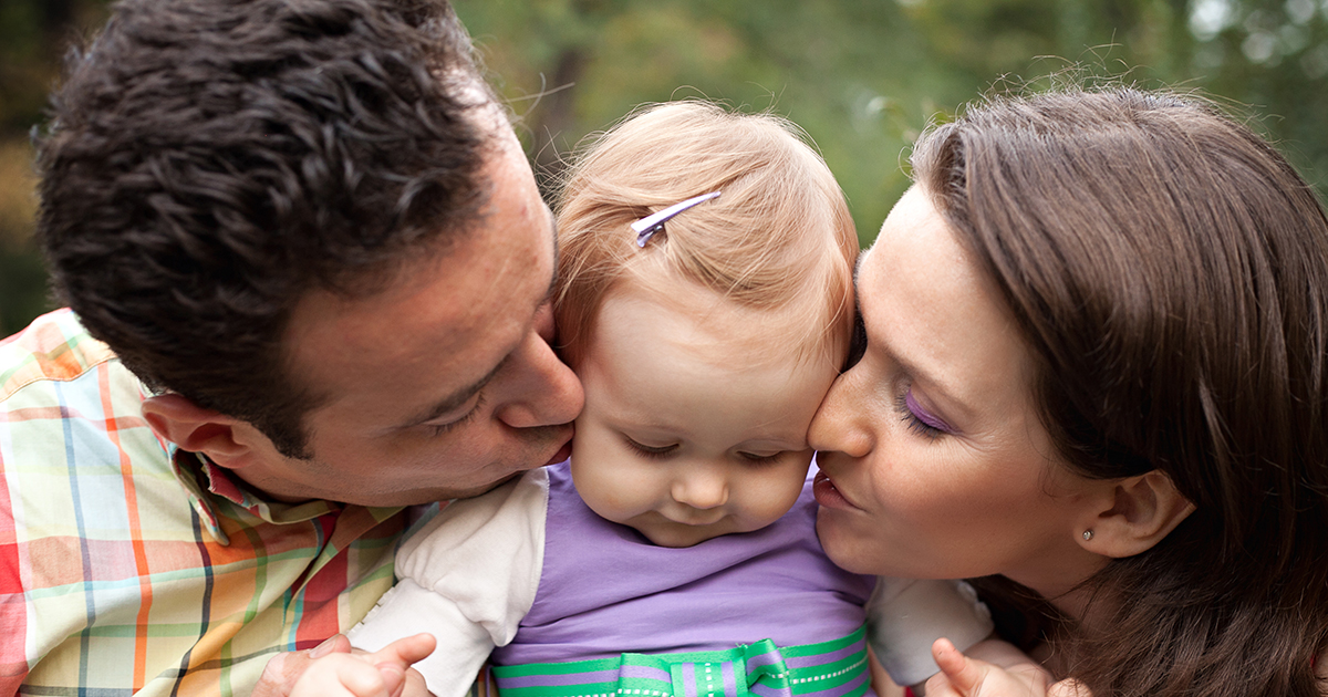 RODZINA MOJEGO MĘŻA DO DZISIAJ NAZYWA MNIE „DZIEWCZYNĄ, KTÓRĄ ZASZCZEPIŁ” – A PRZECIEŻ JESTEM JEGO ŻONĄ.