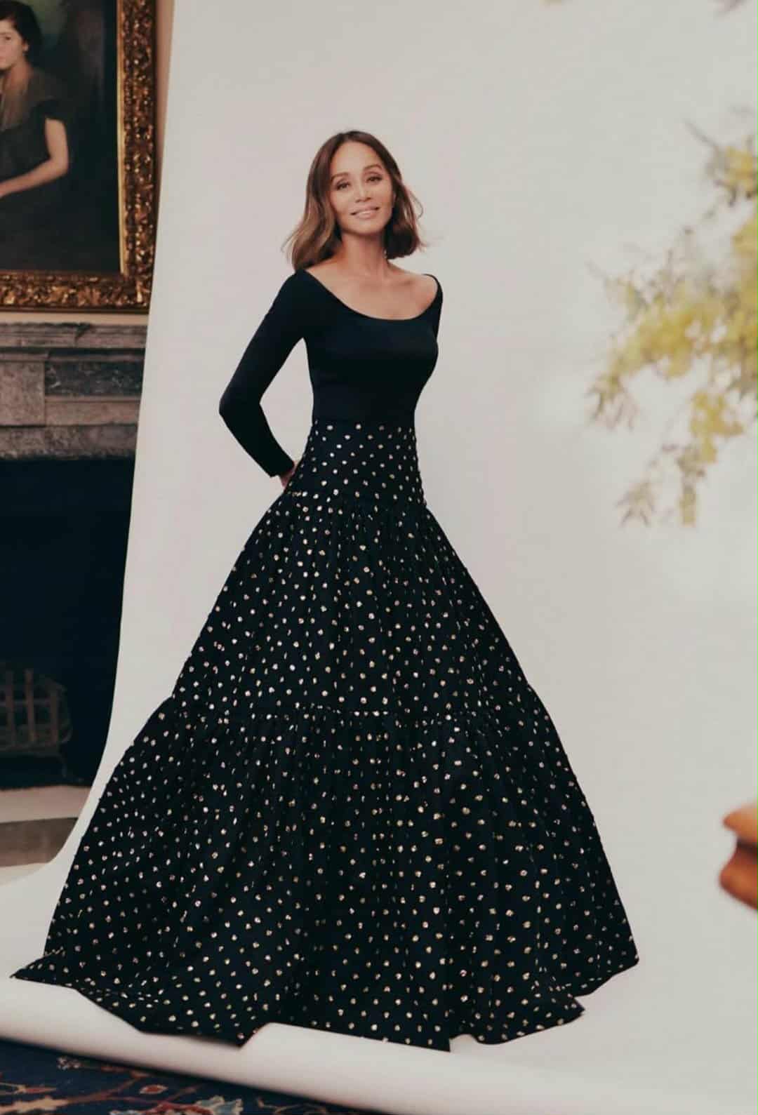 74-letnia matka Iglesiasa pojawiła się publicznie w czerwonej sukience z odkrytymi ramionami i trzeba to zobaczyć.