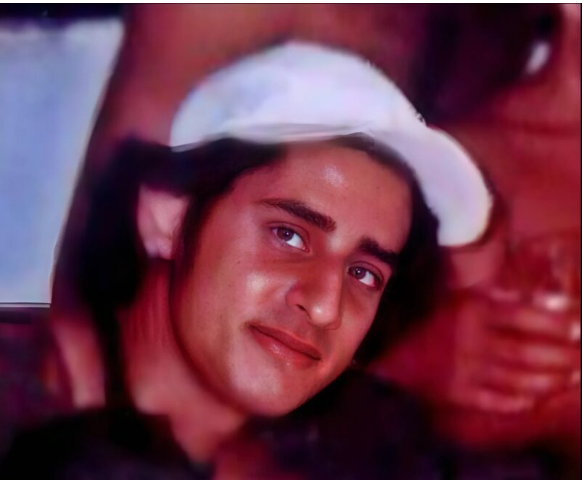 Tatuaże i rogi. Dlaczego ten mężczyzna tak się okaleczył?