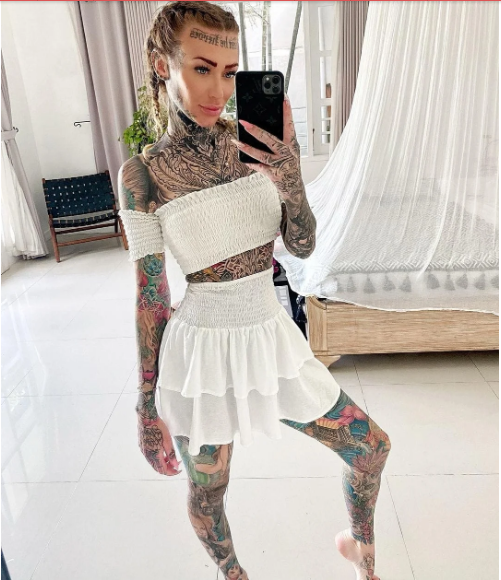 „Czy tatuaże naprawdę jej pasują?”: dziewczyna z największą liczbą tatuaży postanowiła je usunąć, ponieważ chce mieć czyste ciało!